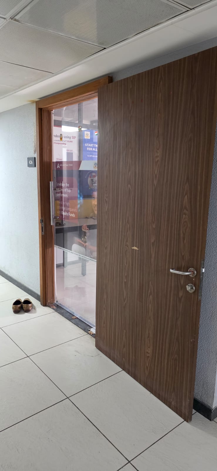 575 Sq. Ft. Commercial Office for Rent in Iscon Ambli Road Ahmedabad - Media 2