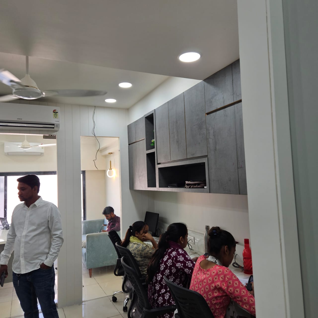 Office 720 Sq. Ft. Commercial Office for Rent in Ashram Road Ahmedabad - Media 2