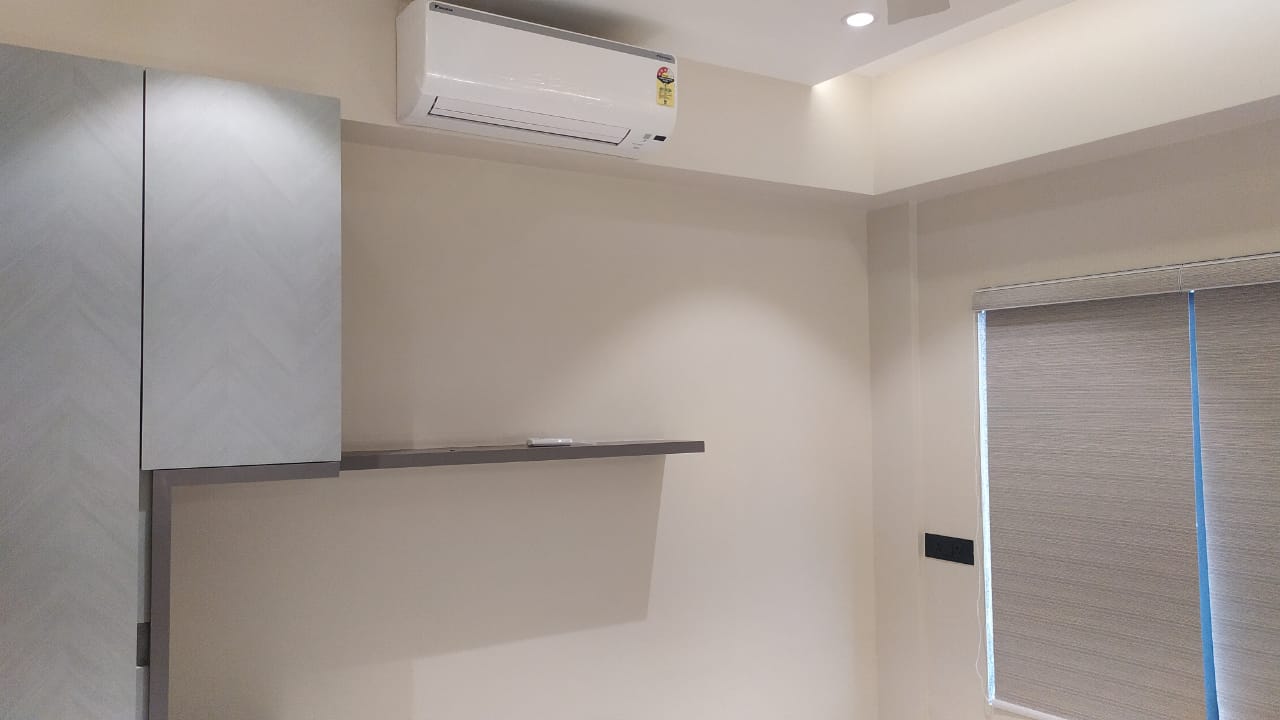 735 Sq. Ft. Commercial Office for Rent in Ashram Road Ahmedabad - Media 2