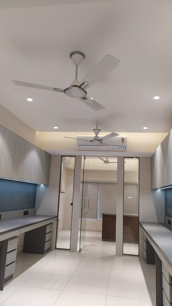 735 Sq. Ft. Commercial Office for Rent in Ashram Road Ahmedabad - Media 3