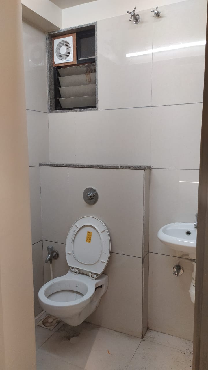 735 Sq. Ft. Commercial Office for Rent in Ashram Road Ahmedabad - Media 4