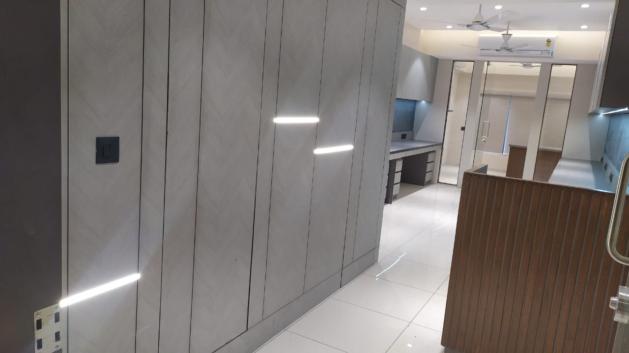 735 Sq. Ft. Commercial Office for Rent in Ashram Road Ahmedabad - Media 8