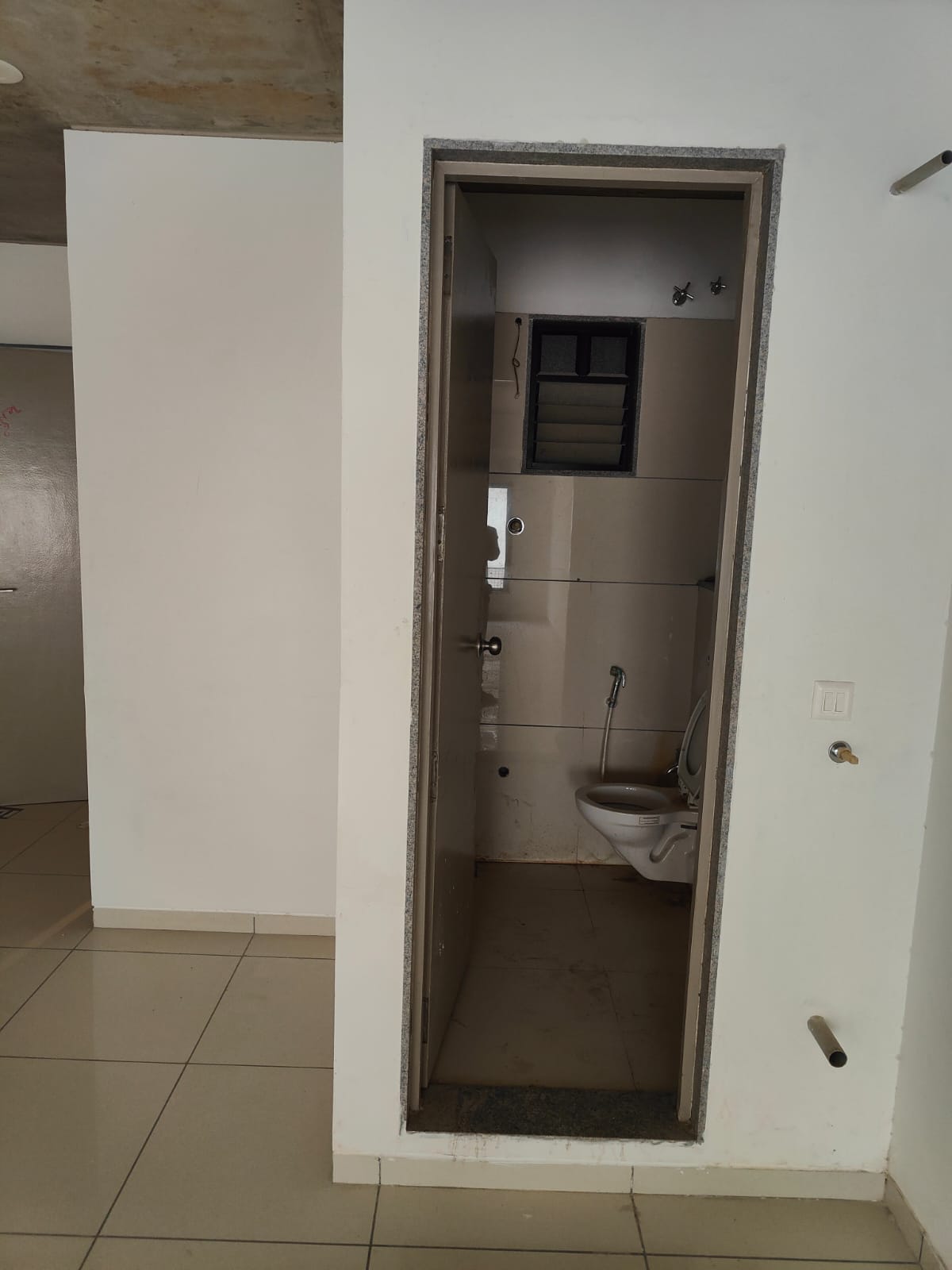 720 Sq. Ft. Commercial Office for Rent in Ashram Road Ahmedabad