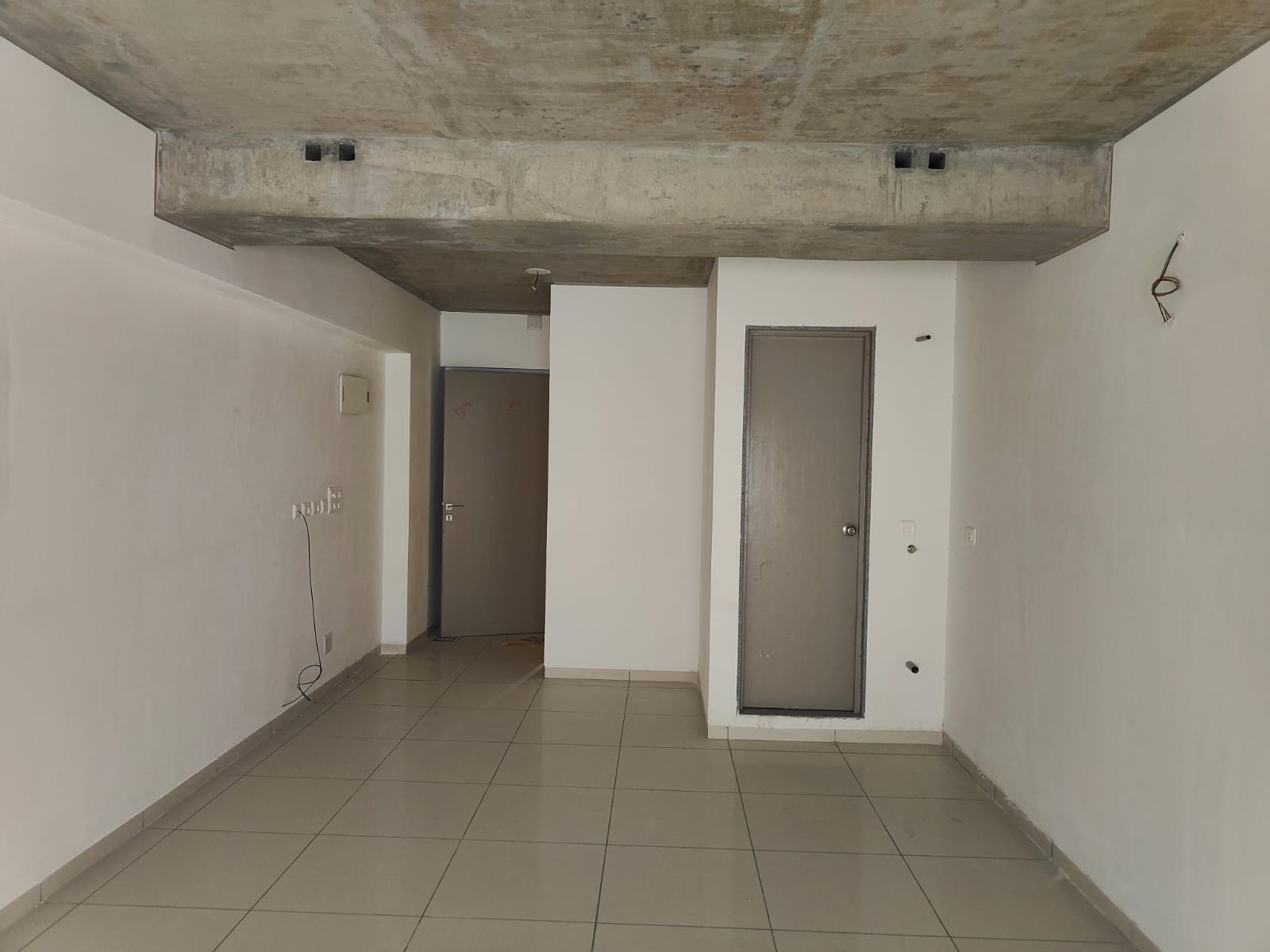 720 Sq. Ft. Commercial Office for Rent in Ashram Road Ahmedabad - Media 4