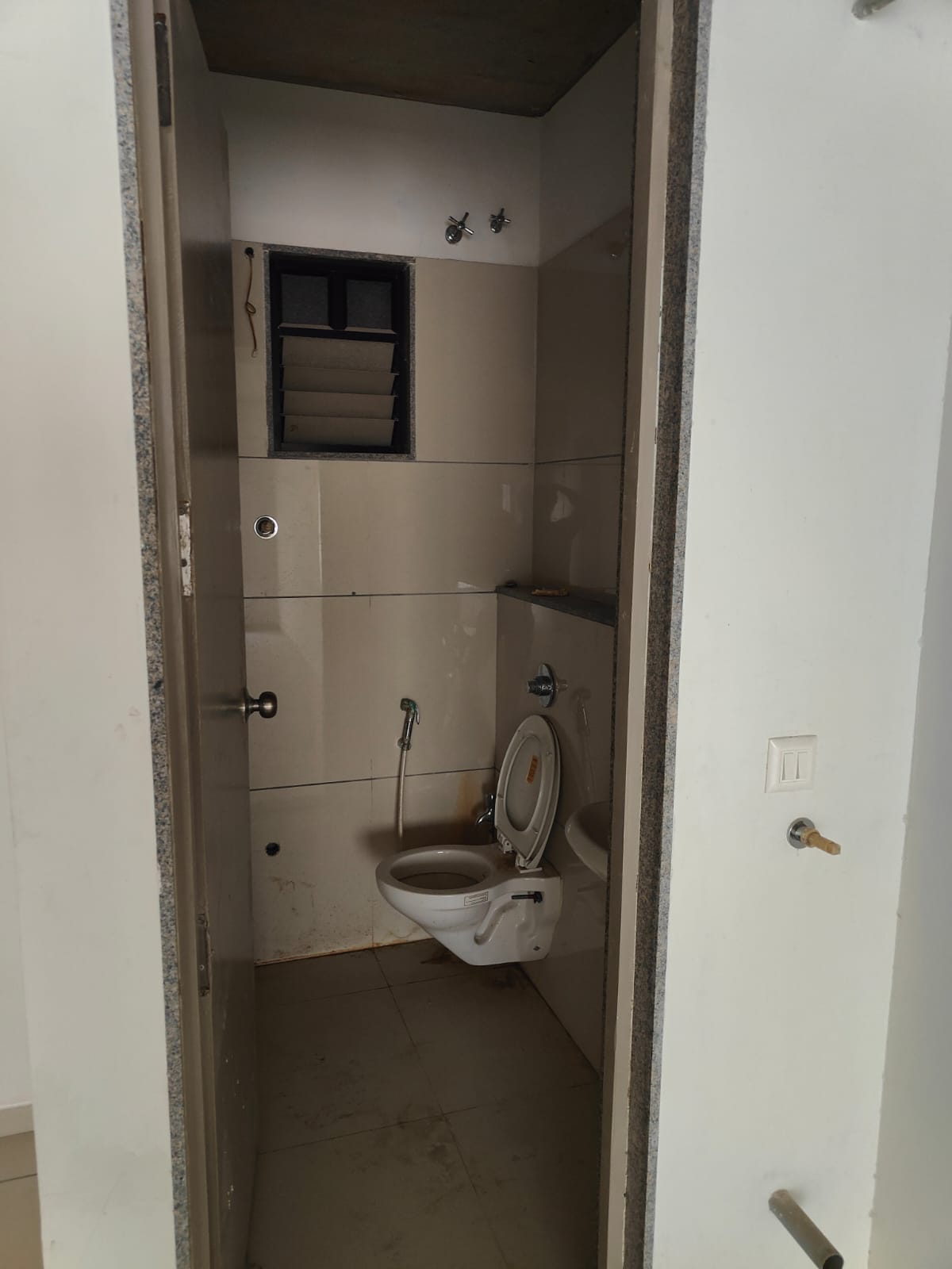 720 Sq. Ft. Commercial Office for Rent in Ashram Road Ahmedabad - Media 5