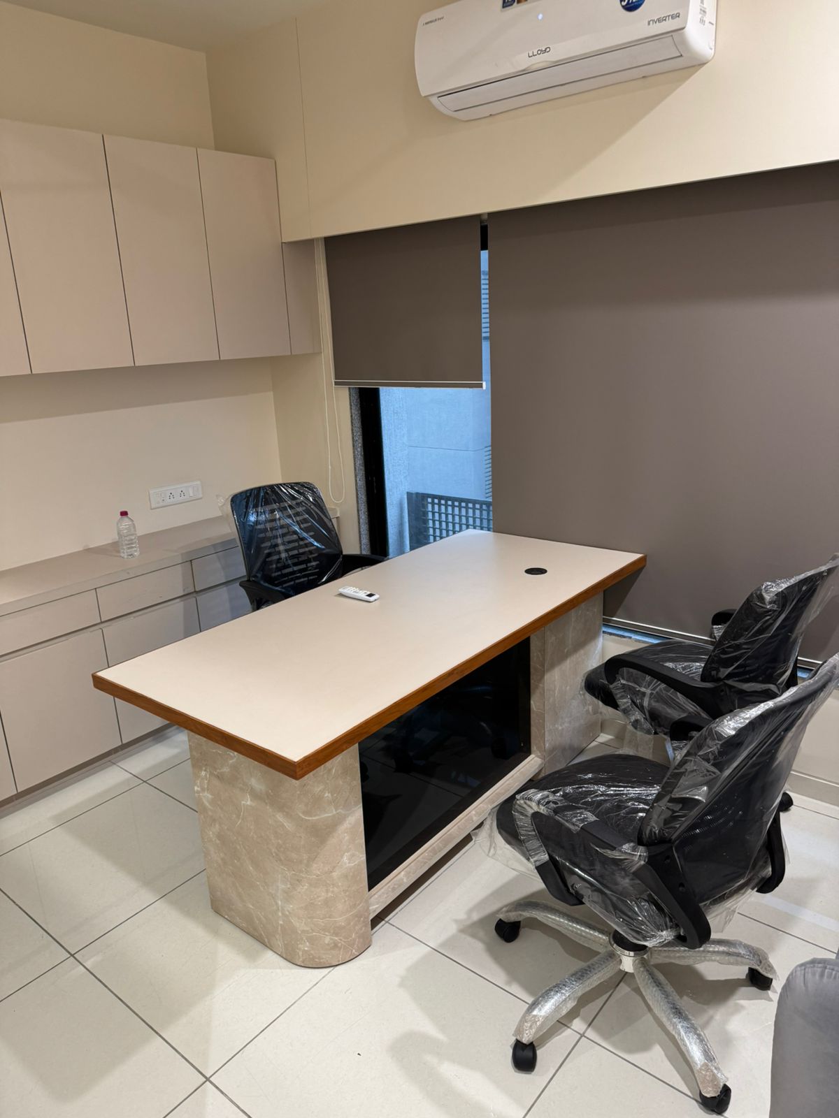 810 Sq. Ft. Commercial Office for Rent in Ashram Road Ahmedabad - Media 5