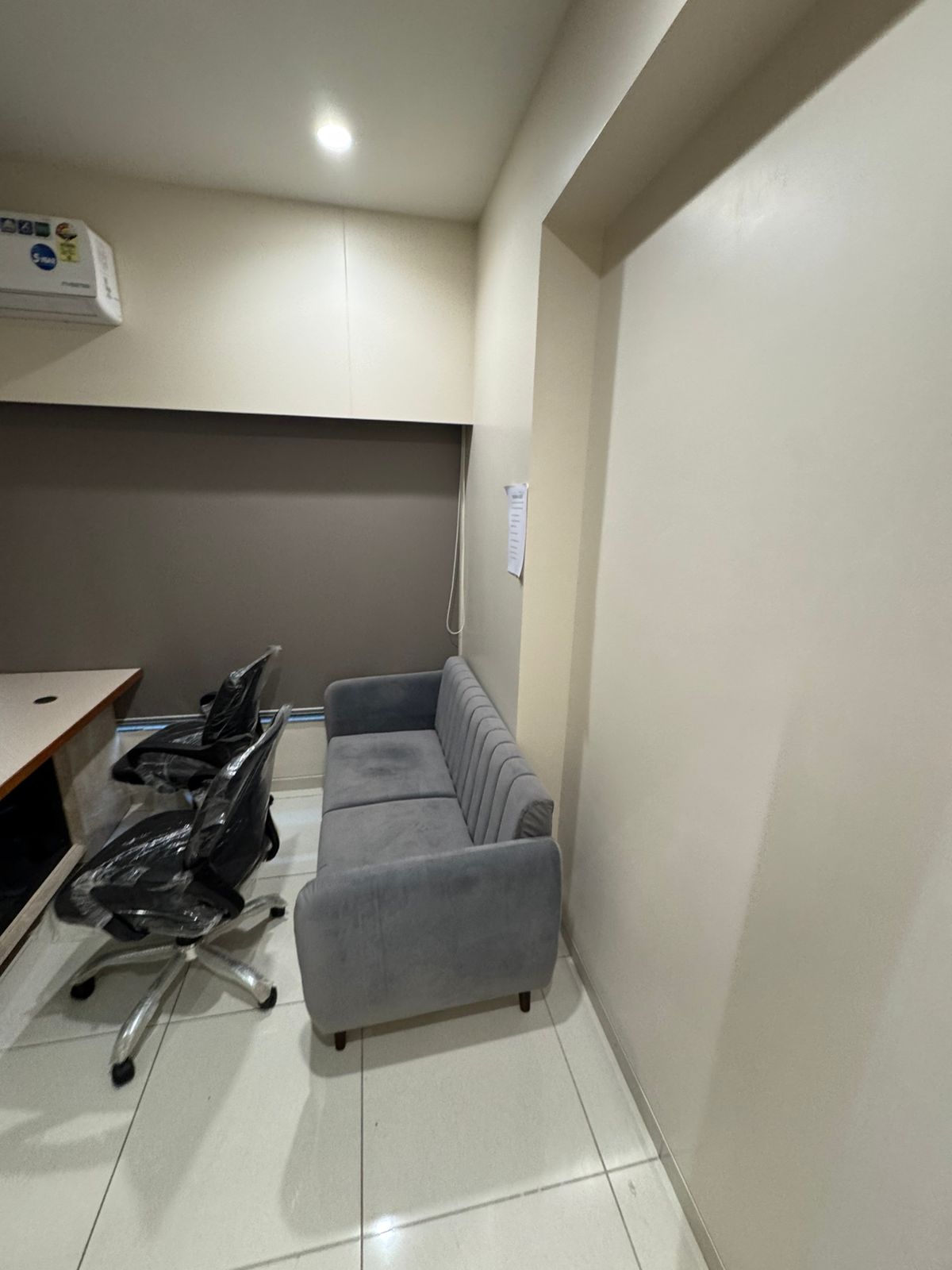810 Sq. Ft. Commercial Office for Rent in Ashram Road Ahmedabad - Media 3