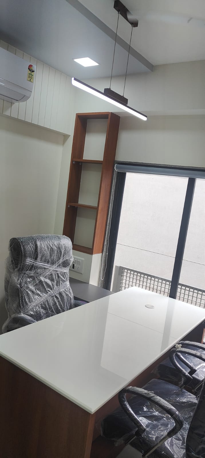 700 Sq. Ft. Commercial Office for Rent in Ashram Road Ahmedabad