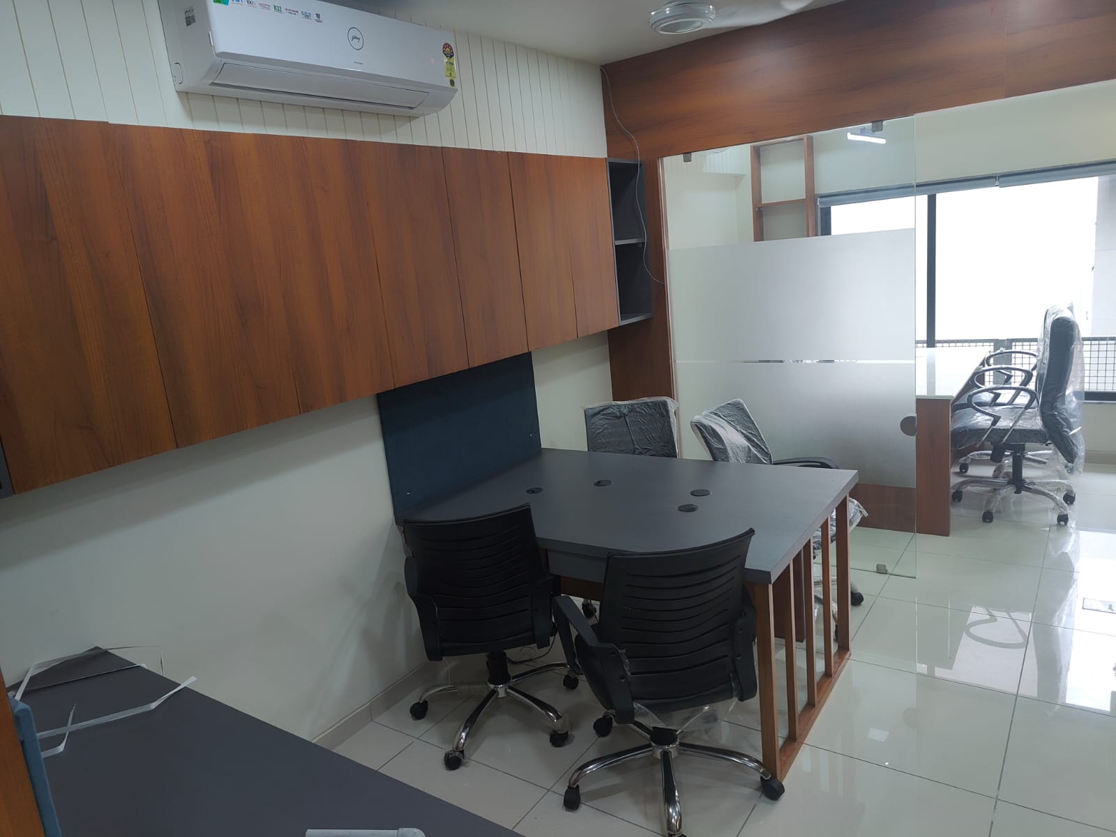 700 Sq. Ft. Commercial Office for Rent in Ashram Road Ahmedabad - Media 3