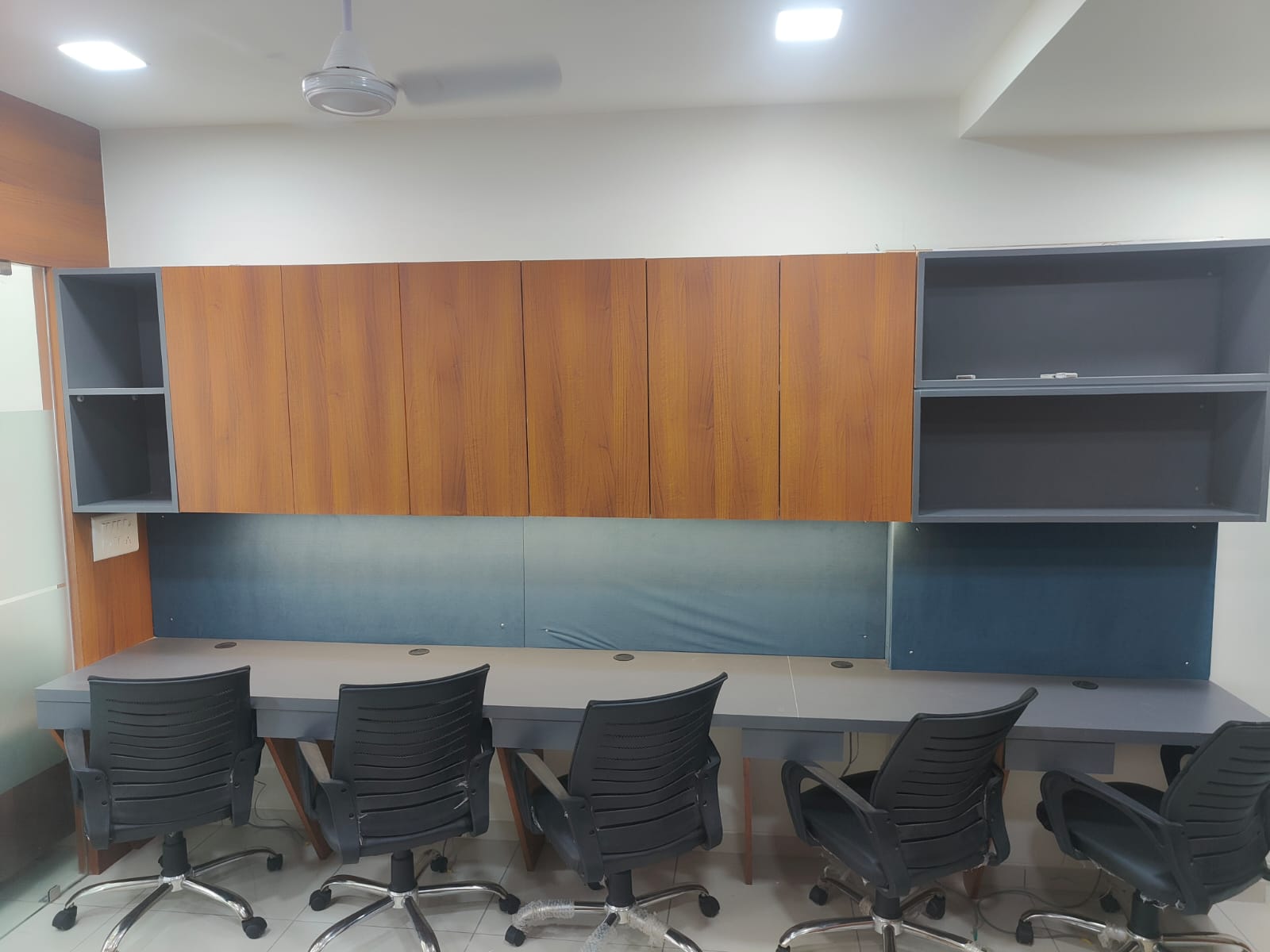 700 Sq. Ft. Commercial Office for Rent in Ashram Road Ahmedabad - Media 8