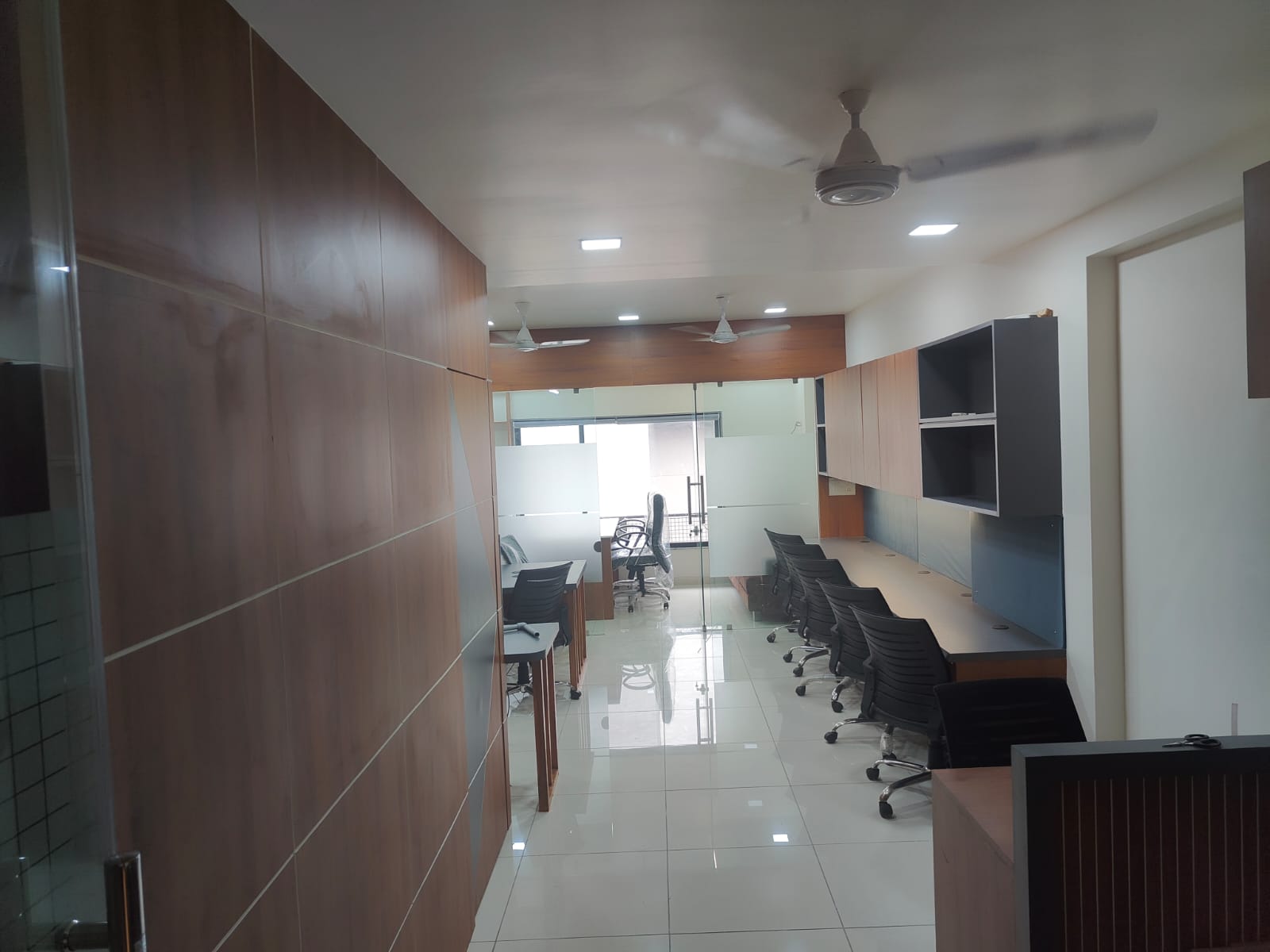 700 Sq. Ft. Commercial Office for Rent in Ashram Road Ahmedabad - Media 11