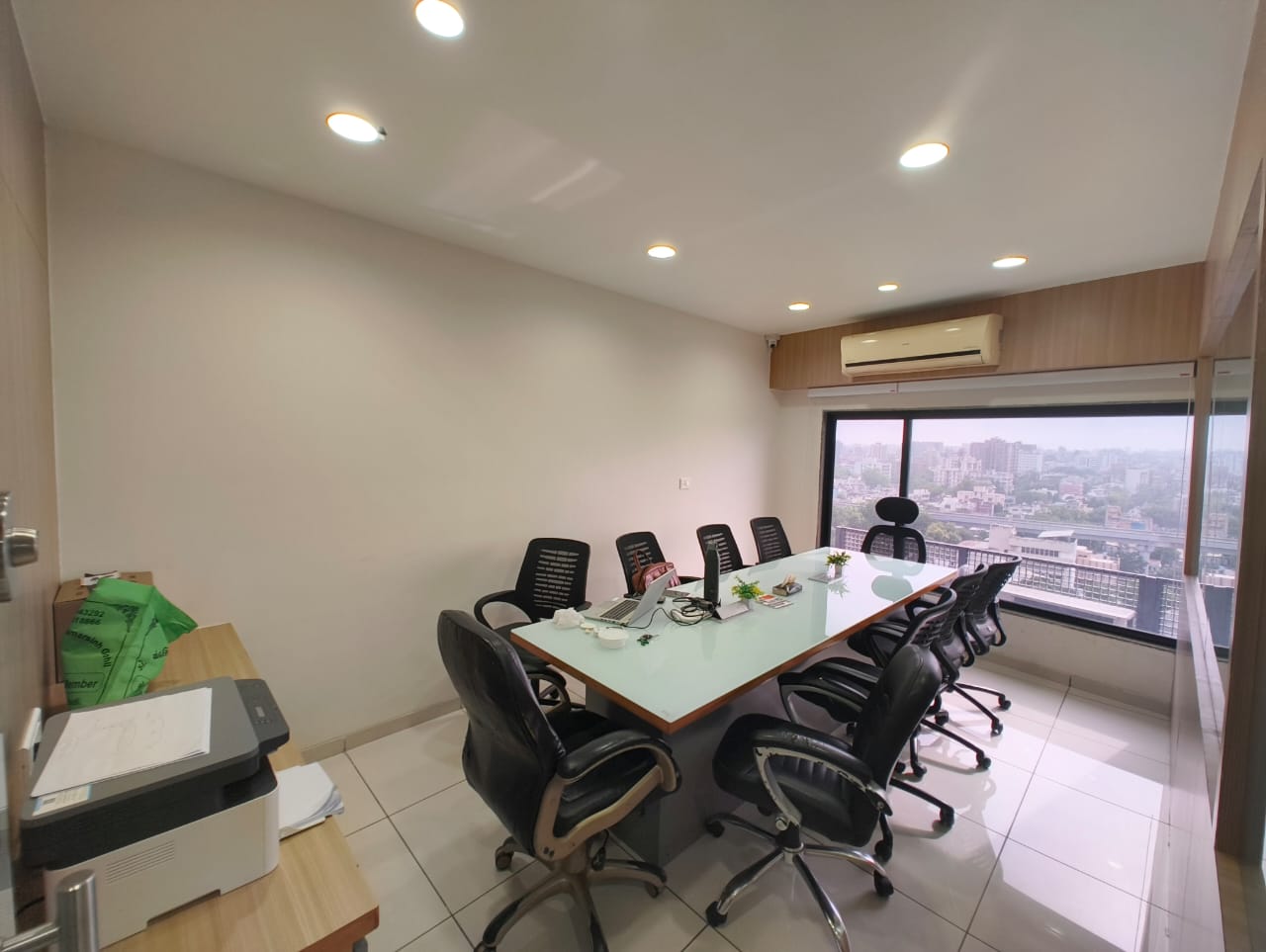 1360 Sq. Ft. Commercial Office for Rent in Ashram Road Ahmedabad