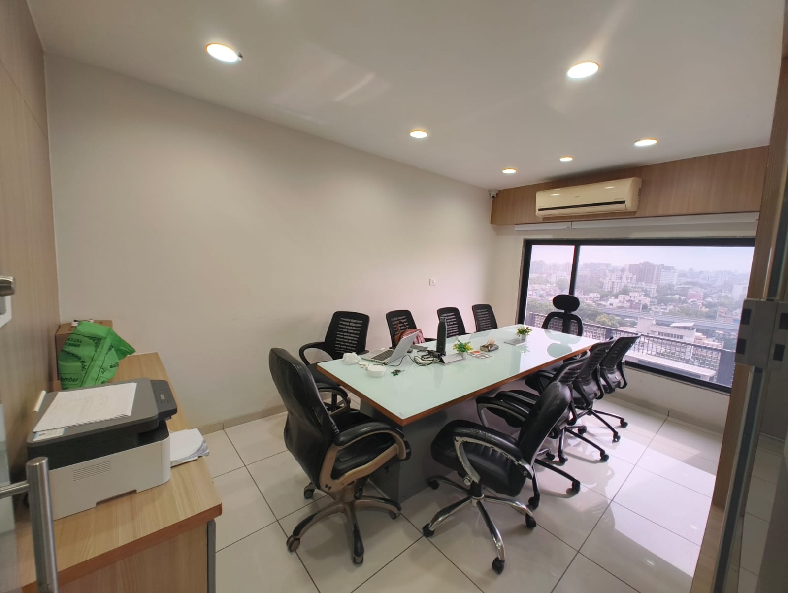 1360 Sq. Ft. Commercial Office for Rent in Ashram Road Ahmedabad - Media 2