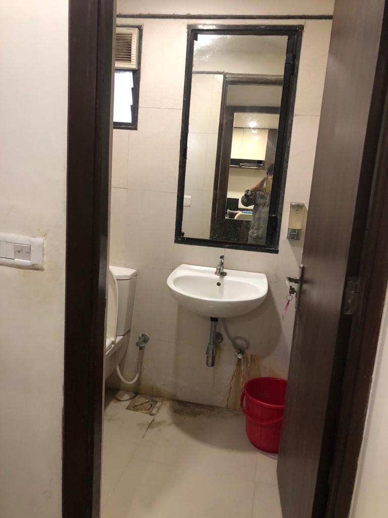 777 Sq. Ft. Commercial Office for Rent in Vastrapur Ahmedabad - Media 5