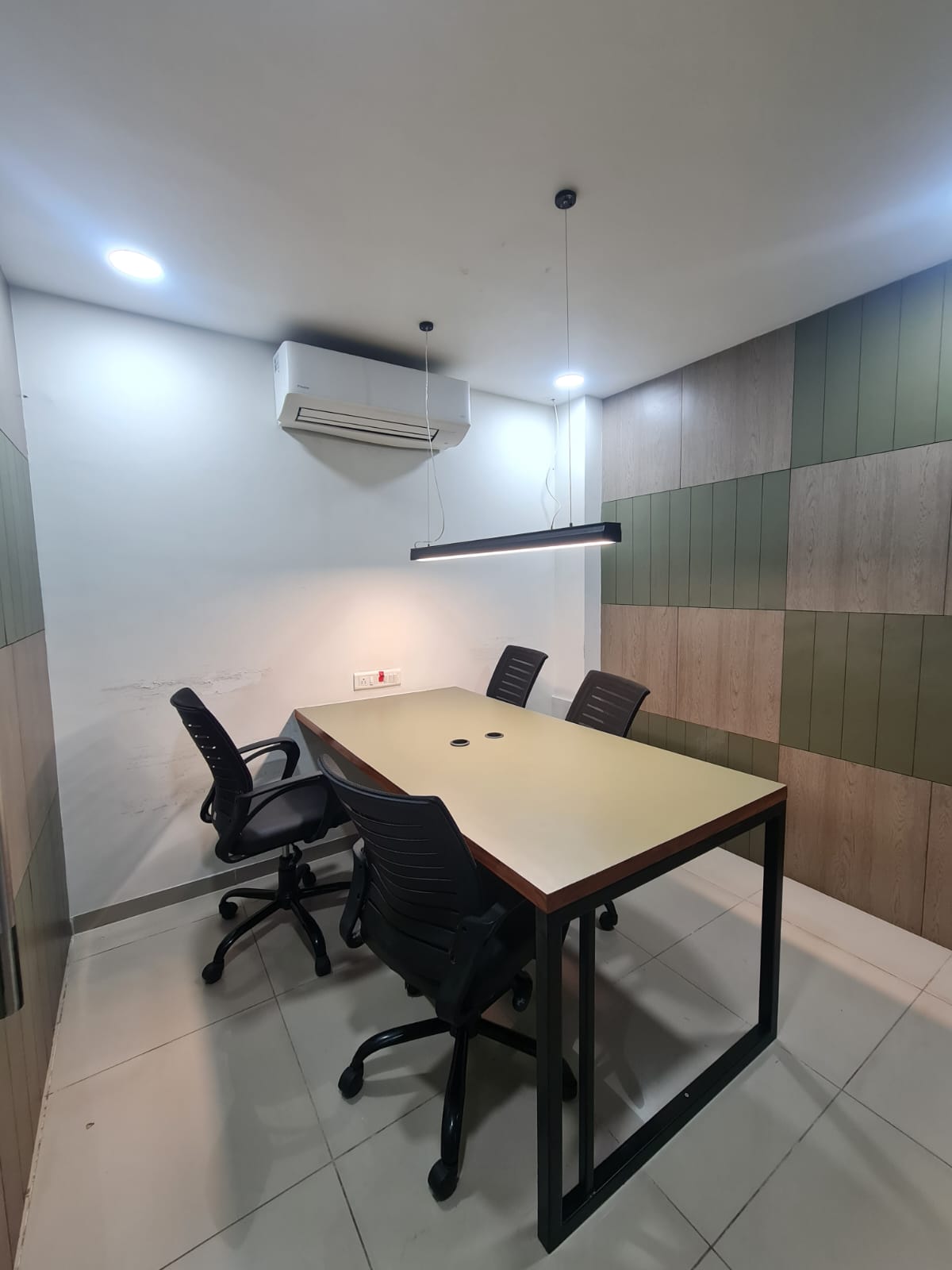 1276 Sq. Ft. Commercial Office for Rent in Vastrapur Ahmedabad - Media 6