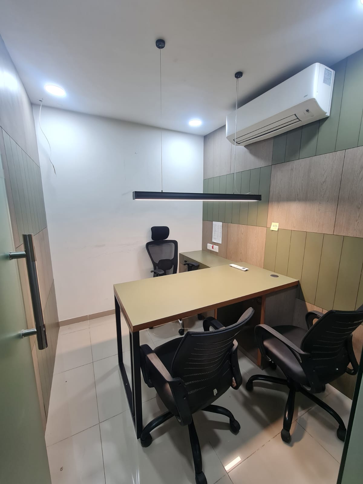 1276 Sq. Ft. Commercial Office for Rent in Vastrapur Ahmedabad - Media 5
