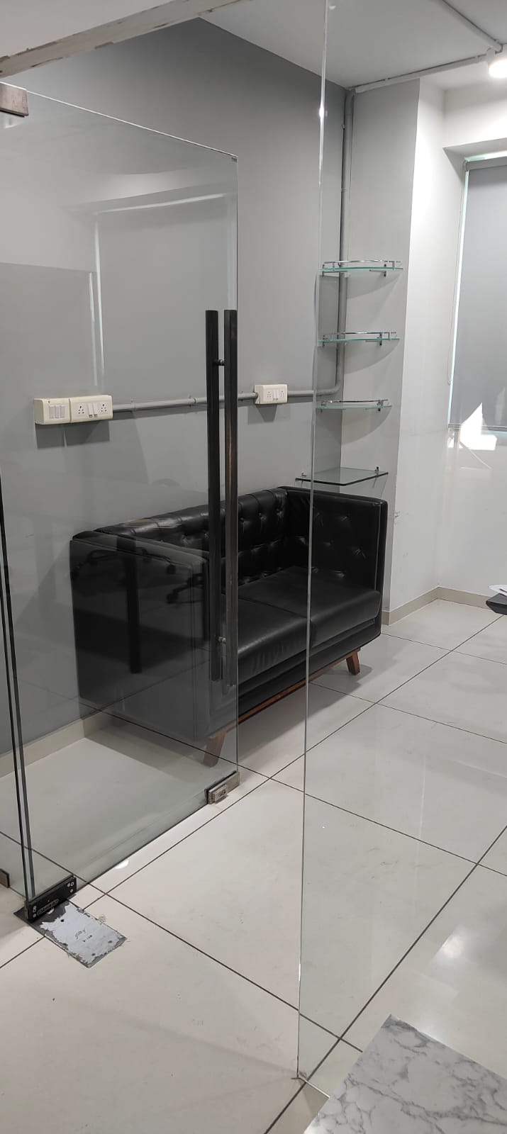 741 Sq. Ft. Commercial Office for Rent in Vastrapur Ahmedabad - Media 11