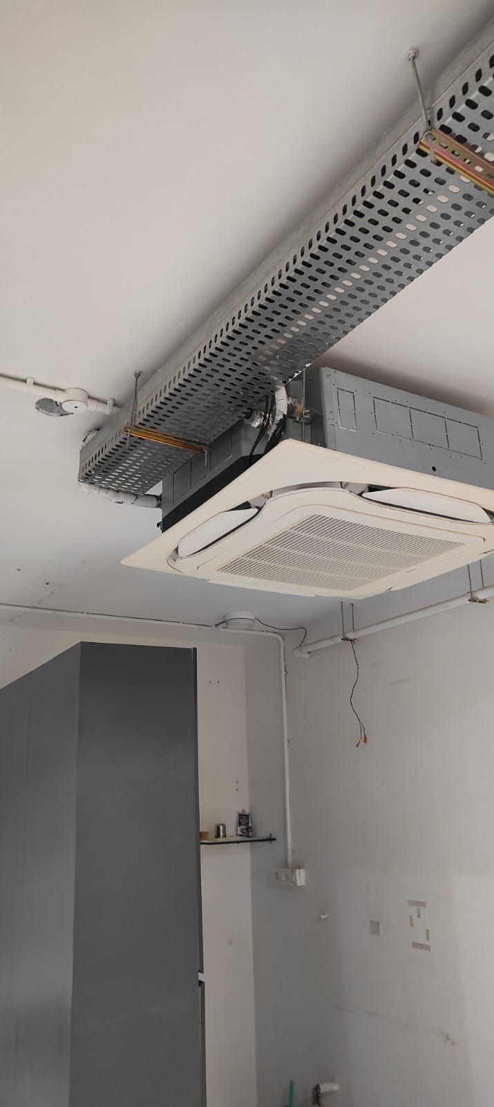 741 Sq. Ft. Commercial Office for Rent in Vastrapur Ahmedabad - Media 3