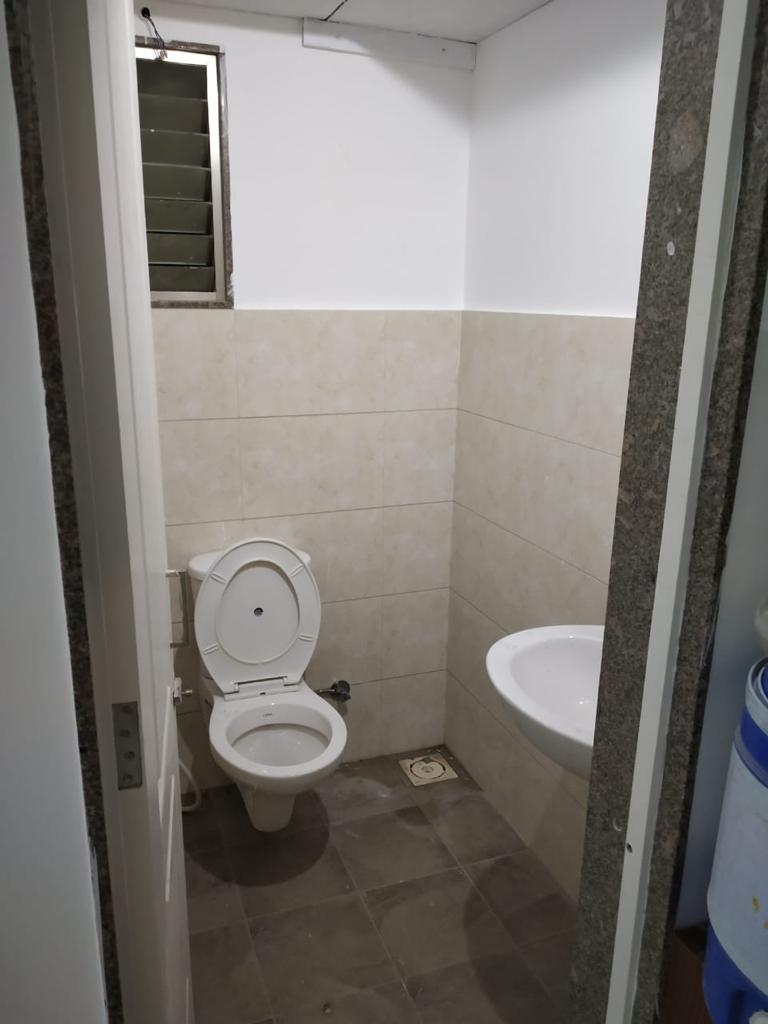 568 Sq. Ft. Commercial Office for Rent in Prahladnagar Ahmedabad - Media 8