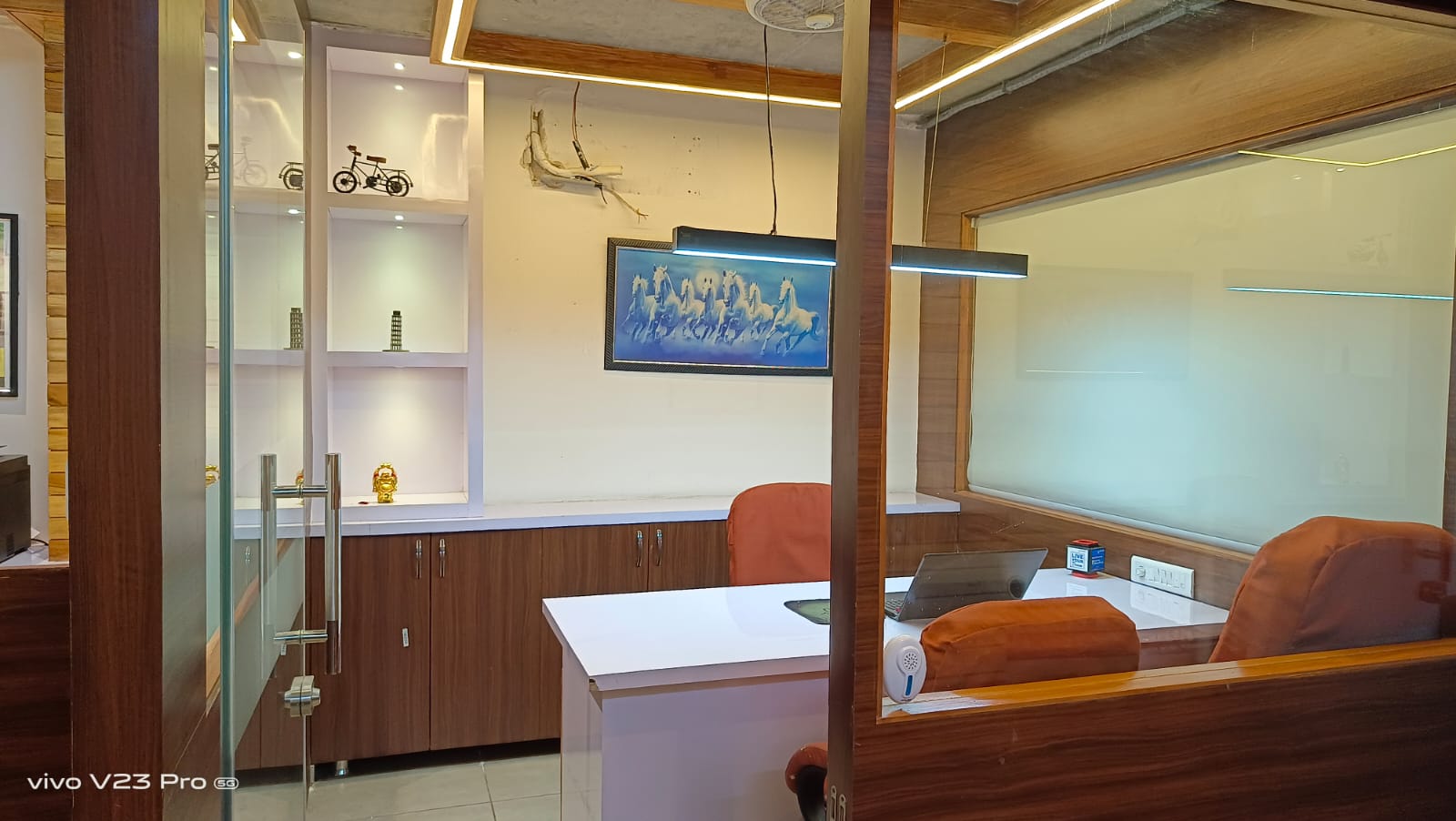 845 Sq. Ft. Commercial Office for Rent in Cg Road Ahmedabad - Media 5