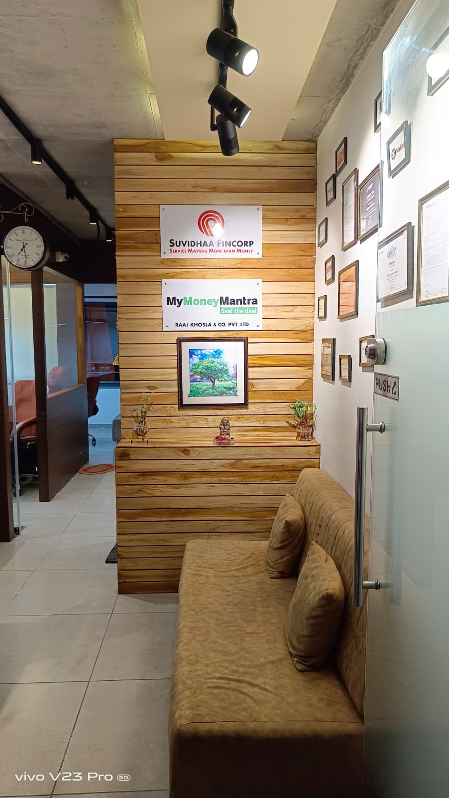 845 Sq. Ft. Commercial Office for Rent in Cg Road Ahmedabad - Media 14