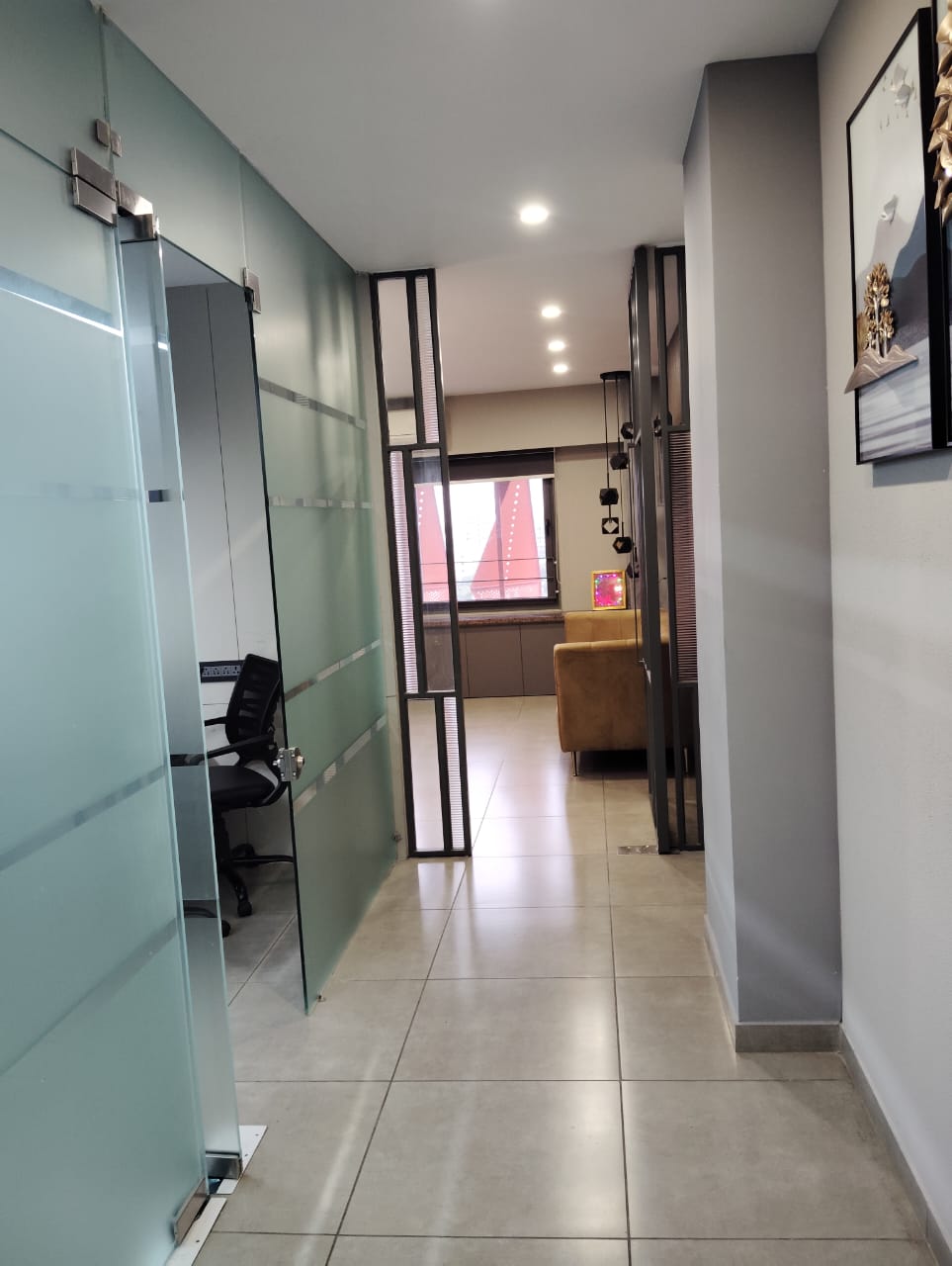 1181 Sq. Ft. Commercial Office for Rent in Cg Road Ahmedabad - Media 9