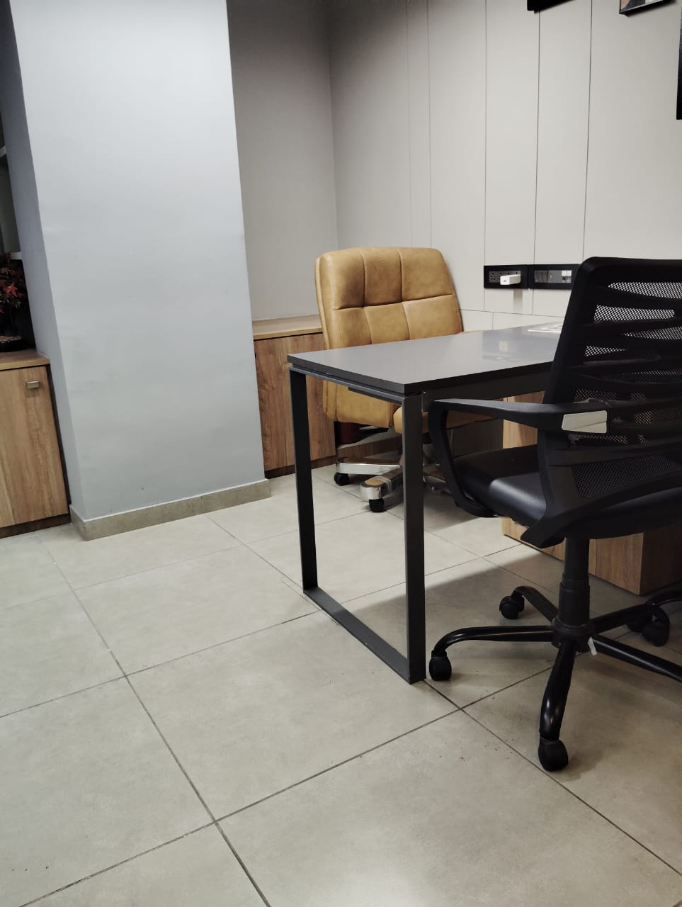 1181 Sq. Ft. Commercial Office for Rent in Cg Road Ahmedabad - Media 8