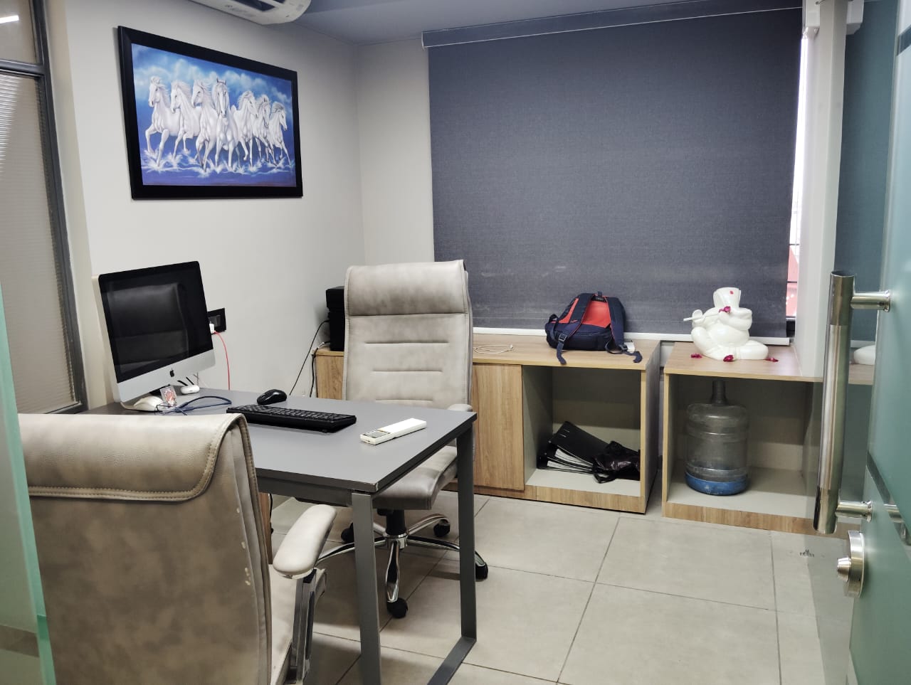 1181 Sq. Ft. Commercial Office for Rent in Cg Road Ahmedabad - Media 3