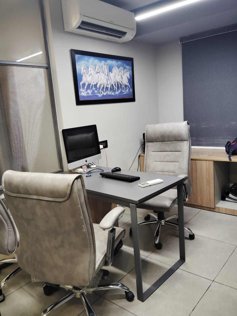 1181 Sq. Ft. Commercial Office for Rent in Cg Road Ahmedabad - Media 4