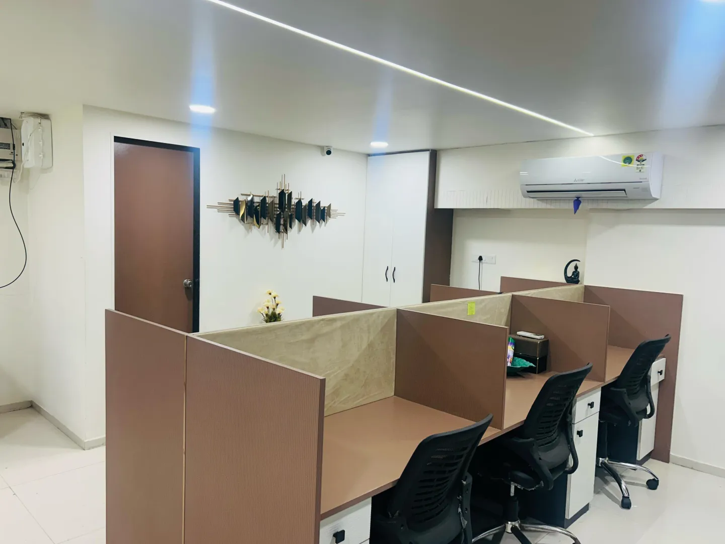 814 Sq. Ft. Commercial Office for Rent in Naranpura Ahmedabad - Media 7