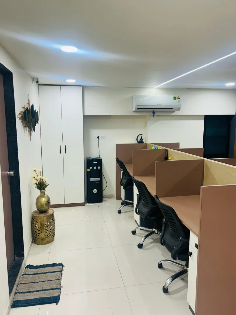814 Sq. Ft. Commercial Office for Rent in Naranpura Ahmedabad - Media 16