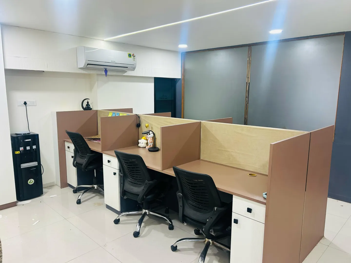814 Sq. Ft. Commercial Office for Rent in Naranpura Ahmedabad - Media 4