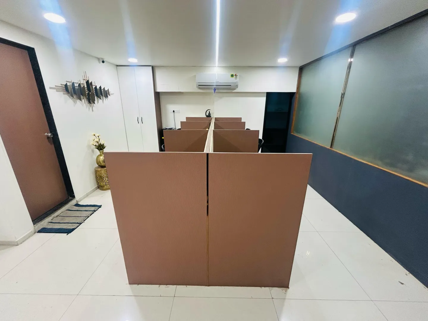 814 Sq. Ft. Commercial Office for Rent in Naranpura Ahmedabad - Media 10