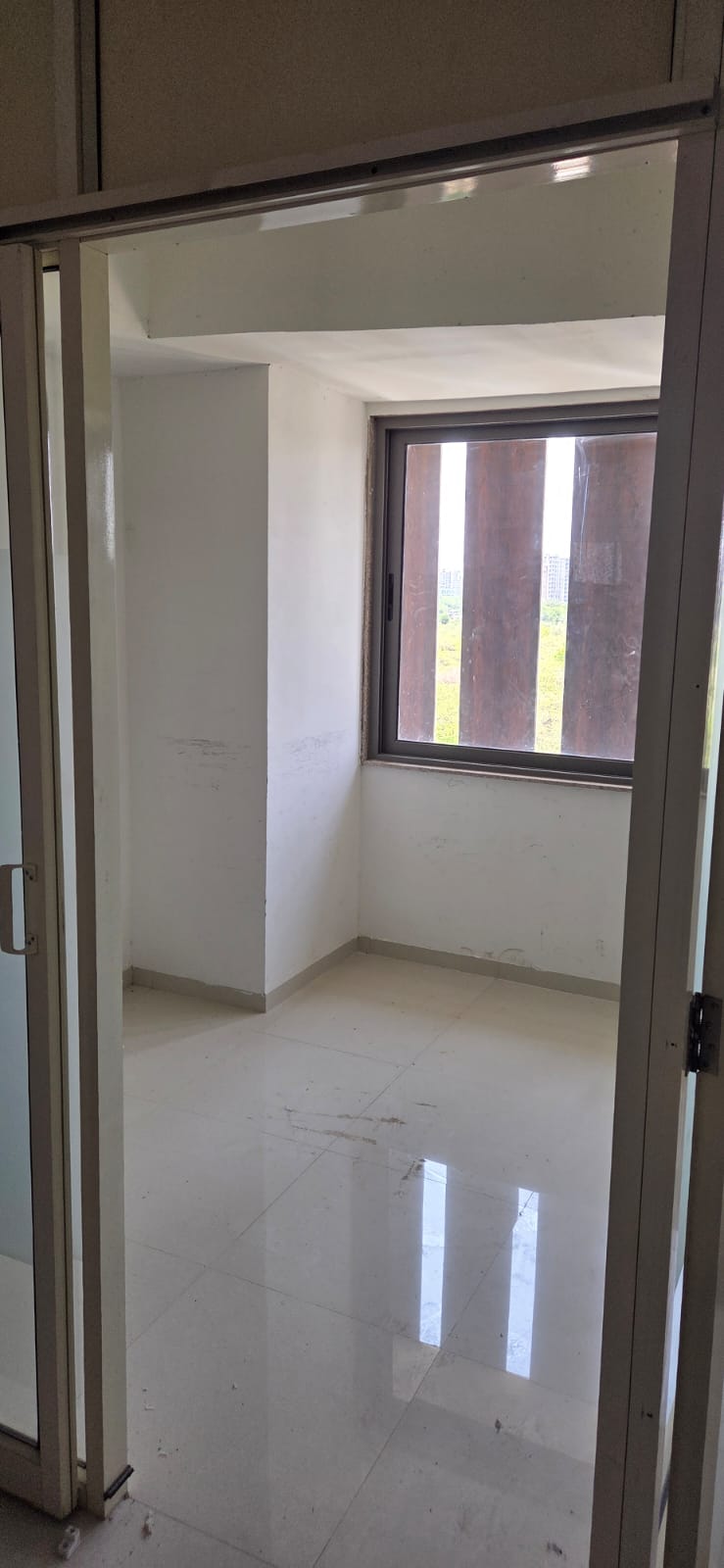 1070 Sq. Ft. Commercial Office for Rent in Gota Ahmedabad - Media 6