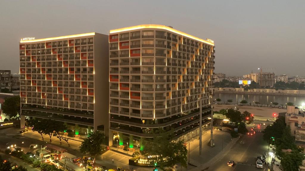 720 Sq. Ft. Commercial Office for Rent in Ashram Road Ahmedabad - Media 3