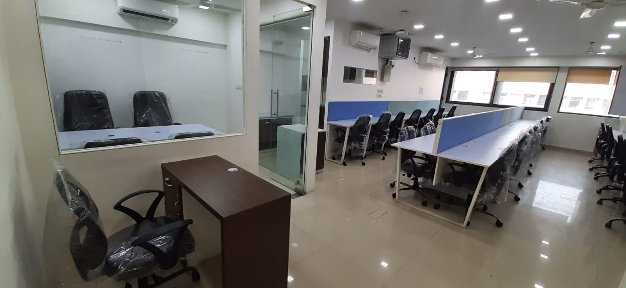 1120 Sq. Ft. Commercial Office for Rent in Vastrapur Ahmedabad - Media 6