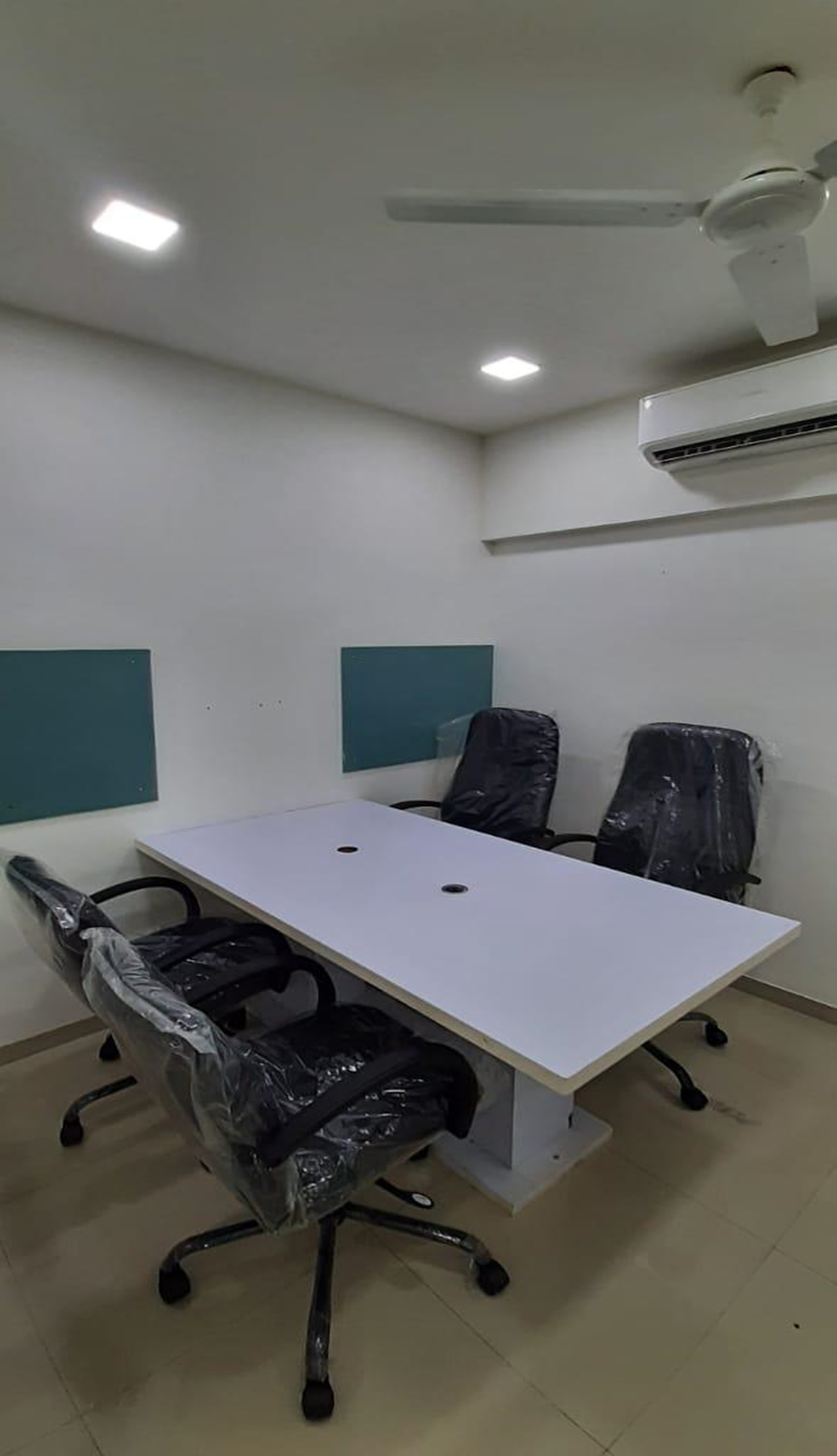 1120 Sq. Ft. Commercial Office for Rent in Vastrapur Ahmedabad - Media 3