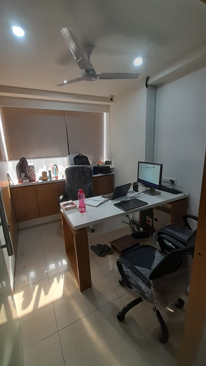 777 Sq. Ft. Commercial Office for Rent in Thaltej Ahmedabad - Media 3