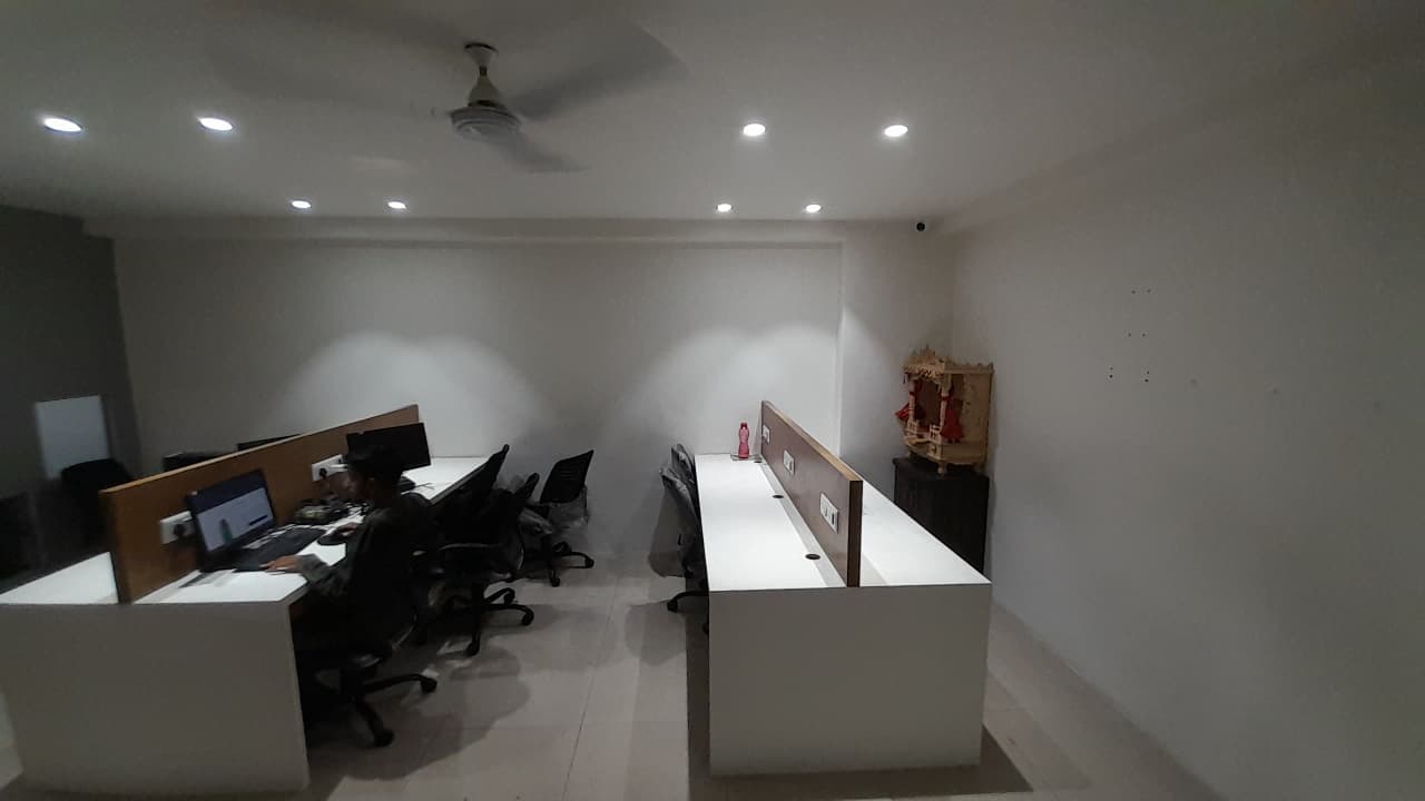 777 Sq. Ft. Commercial Office for Rent in Thaltej Ahmedabad - Media 2