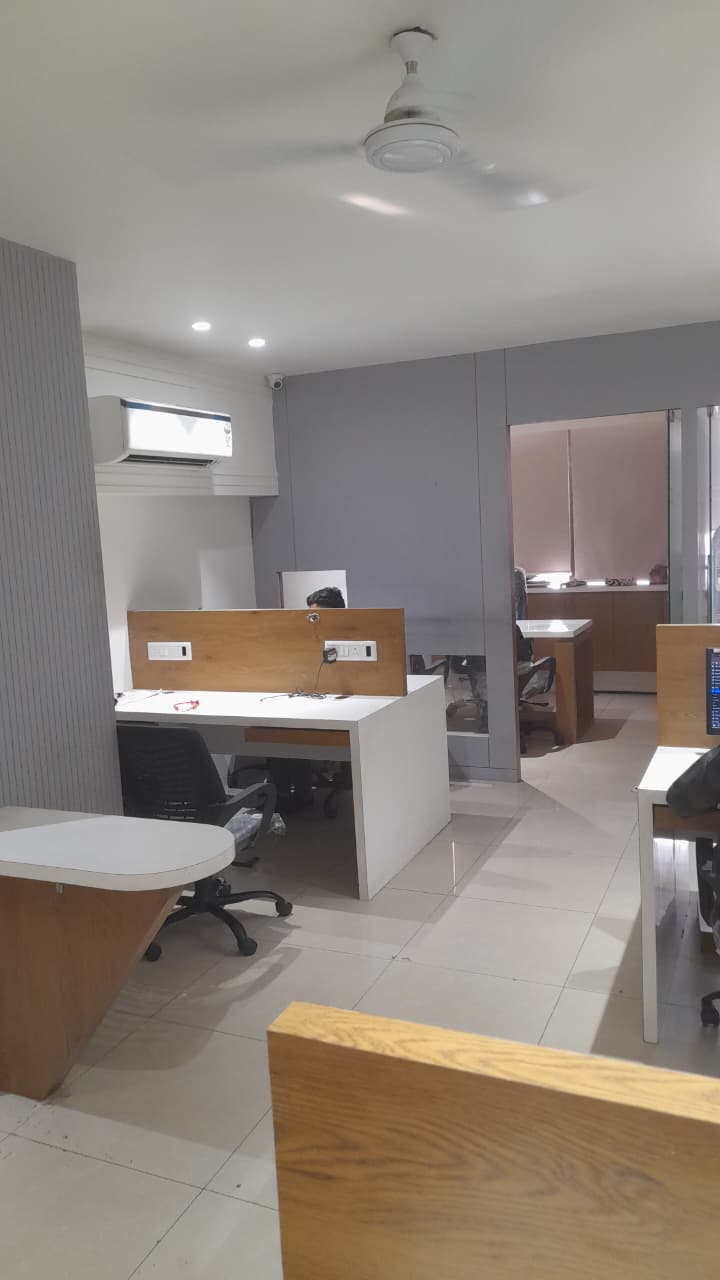 777 Sq. Ft. Commercial Office for Rent in Thaltej Ahmedabad - Media 6