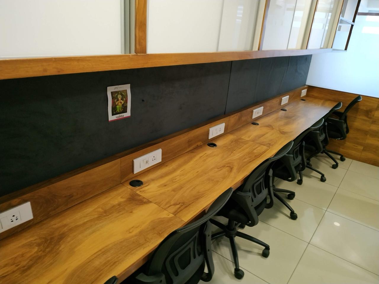 700 Sq. Ft. Commercial Office for Rent in Thaltej Ahmedabad - Media 7