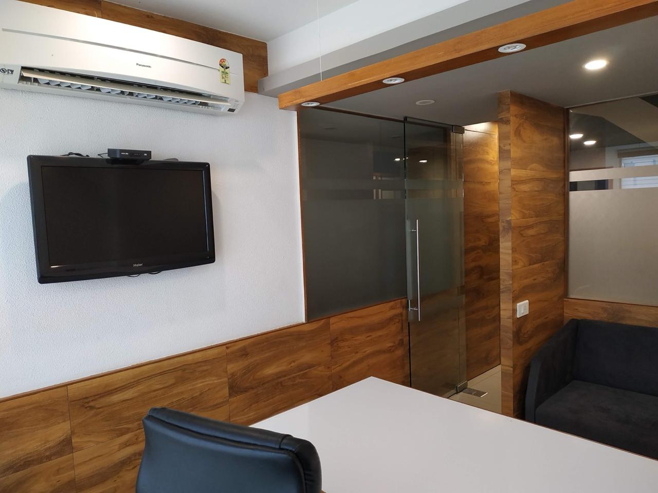 700 Sq. Ft. Commercial Office for Rent in Thaltej Ahmedabad - Media 6