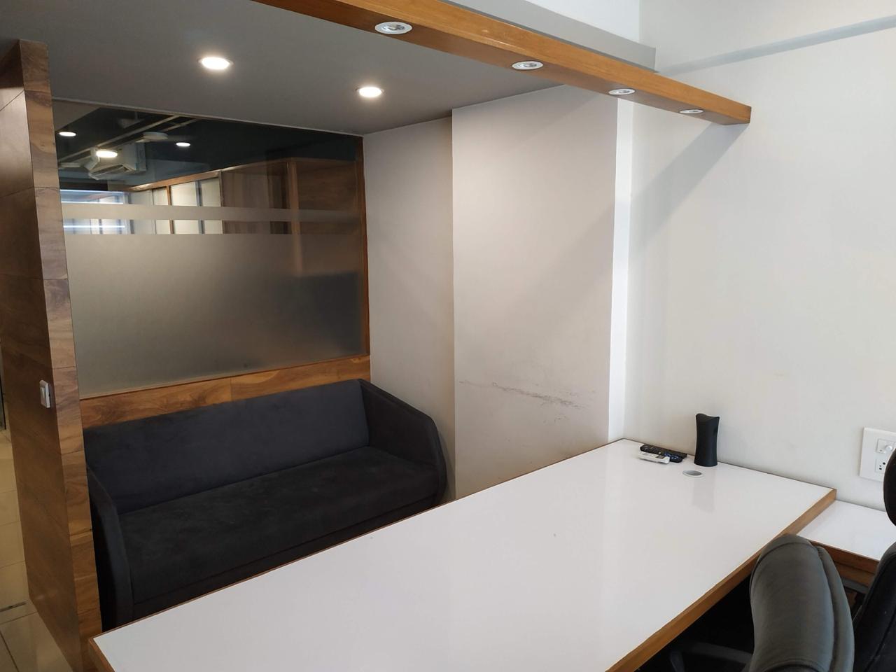 700 Sq. Ft. Commercial Office for Rent in Thaltej Ahmedabad - Media 4