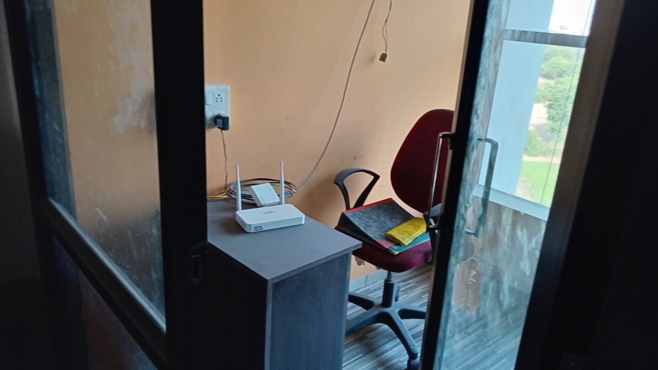 911 Sq. Ft. Commercial Office for Rent in Thaltej Ahmedabad - Media 5