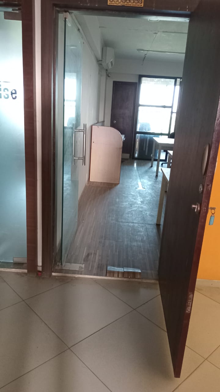 911 Sq. Ft. Commercial Office for Rent in Thaltej Ahmedabad - Media 2