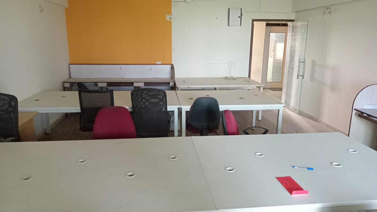 911 Sq. Ft. Commercial Office for Rent in Thaltej Ahmedabad - Media 4