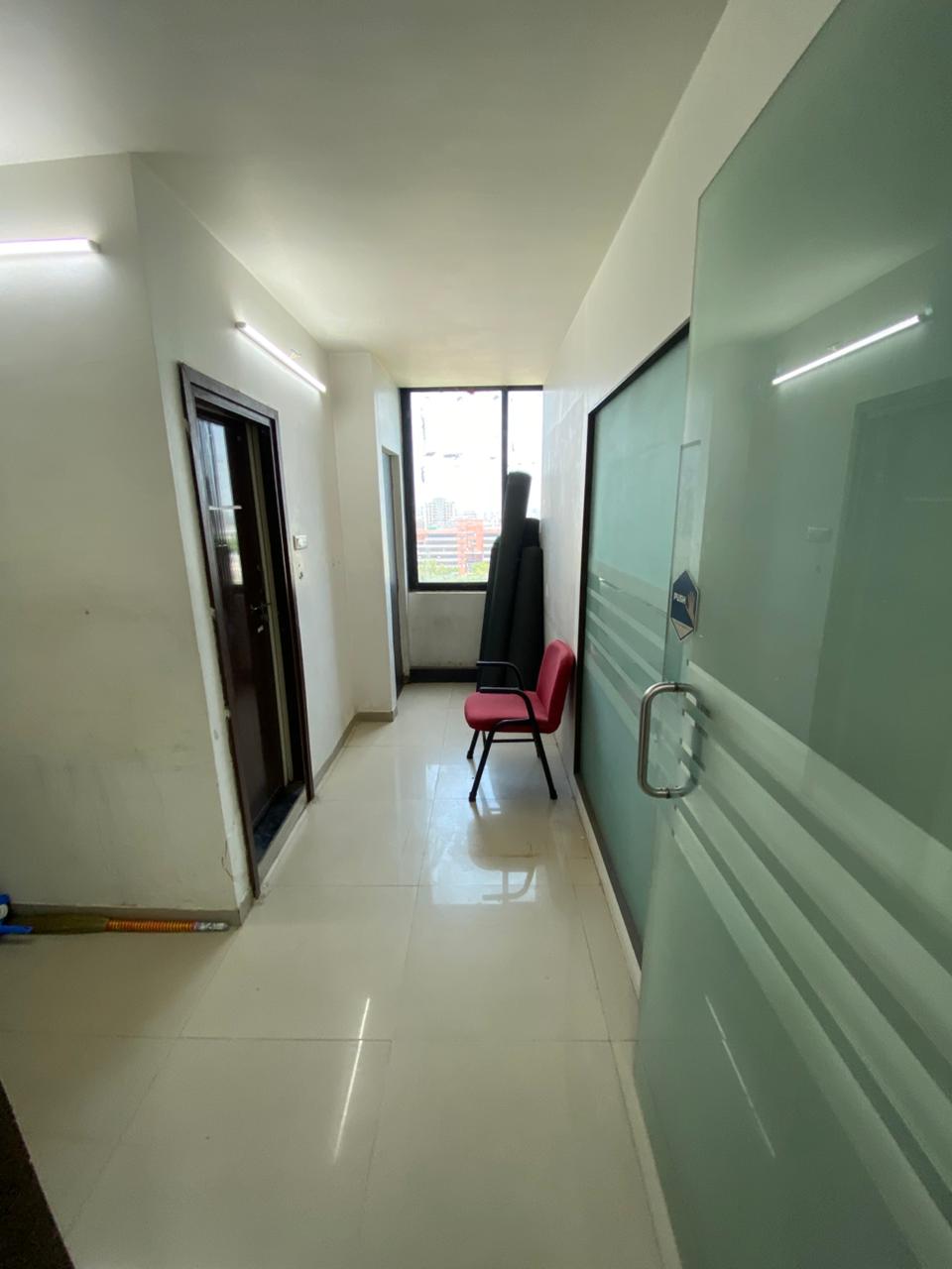 1441 Sq. Ft. Commercial Office for Rent in Sola Ahmedabad - Media 6
