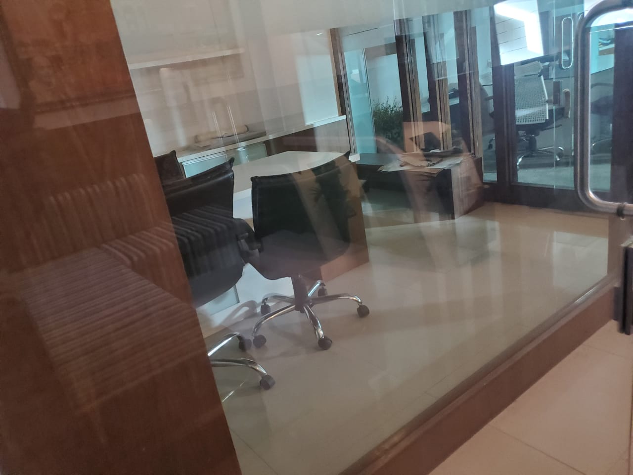 1600 Sq. Ft. Commercial Office for Rent in Sola Ahmedabad - Media 7