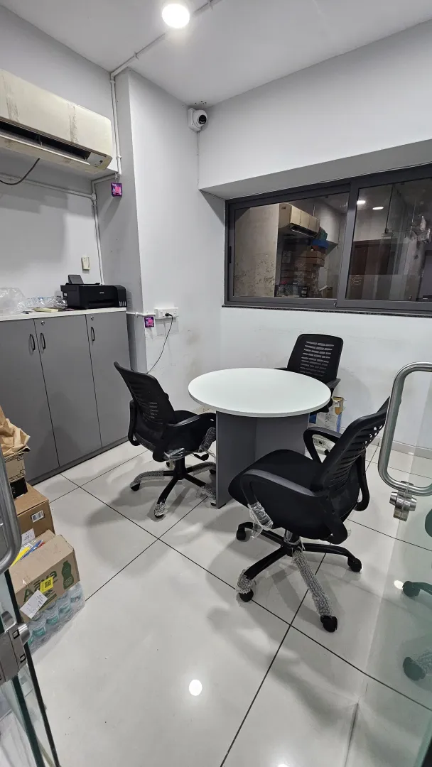 920 Sq. Ft. Commercial Office for Rent in Gota Ahmedabad - Media 2