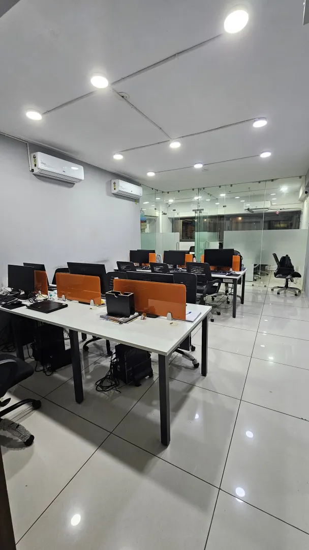 920 Sq. Ft. Commercial Office for Rent in Gota Ahmedabad